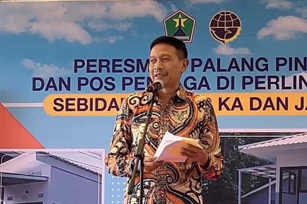 Pj Wali Kota Malang berikan sambutan peresmian Palang Pintu dan Pos Jaga Jalur Kereta Api Pulosari. (ws9) - Pj Wali Kota Malang Resmikan Palang Pintu JPL 61 Pulosari