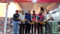 Pj Wali Kota Malang bersama TPID meresmikan Warung Tekan Inflasi Mbois Ilakes. (rhd) - Pemkot Malang Buka Warung Tekan Inflasi Mbois Ilakes di Tiga Pasar, Simak Harganya