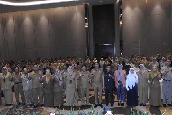 Pj Wali Kota Malang bersama jajaran tenaga pendidikan Kota Malang. (ws9) - Disdikbud dan BKSDM Gelar Pendataan dan Pengolahan Administrasi Kepegawaian dan Anjab