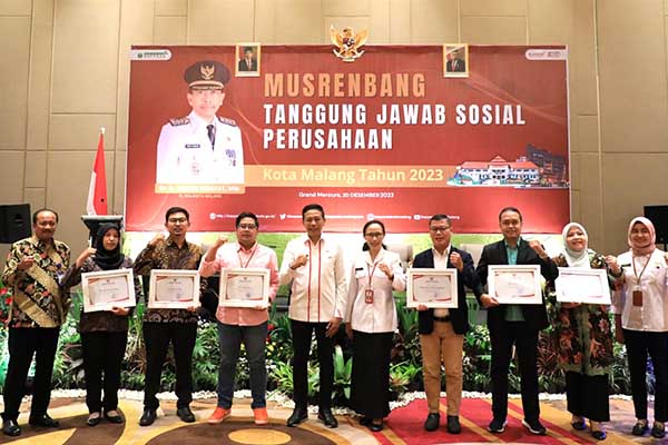 Pj Wali Kota Malang mengapresiasi perusahaan yang terlibat dalam Tanggungjawab Sosial Perusahaan. (pro) - Gelar TSP, Pemkot Malang Harapkan Kolaborasi Pemerintah Perusahaan dan Masyarakat