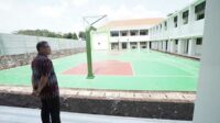 Pj. Walikota Batu Tinjau Lapangan Basket SMP Negeri 7 Kota Batu. (ist) - Isi Hari Libur, Pj Walikota Batu Tinjau Kelanjutan Pembangunan SMPN 7 Batu - Isi Hari Libur, Pj Walikota Batu Tinjau Kelanjutan Pembangunan SMP Negeri 7 Batu