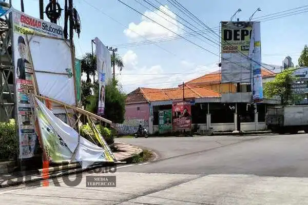 Aktivis Soroti APK Tak Berizin, Ganggu Pemandangan Jalan