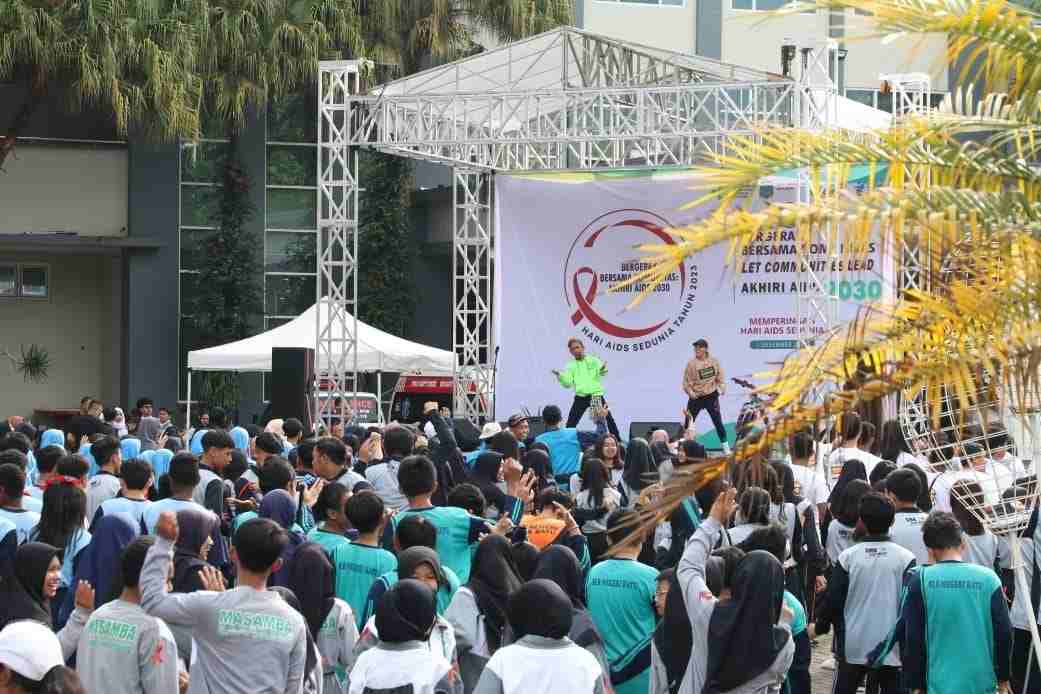 Pj Wali Kota Batu Senam Bersama Remaja, Peringati Hari Aids Sedunia