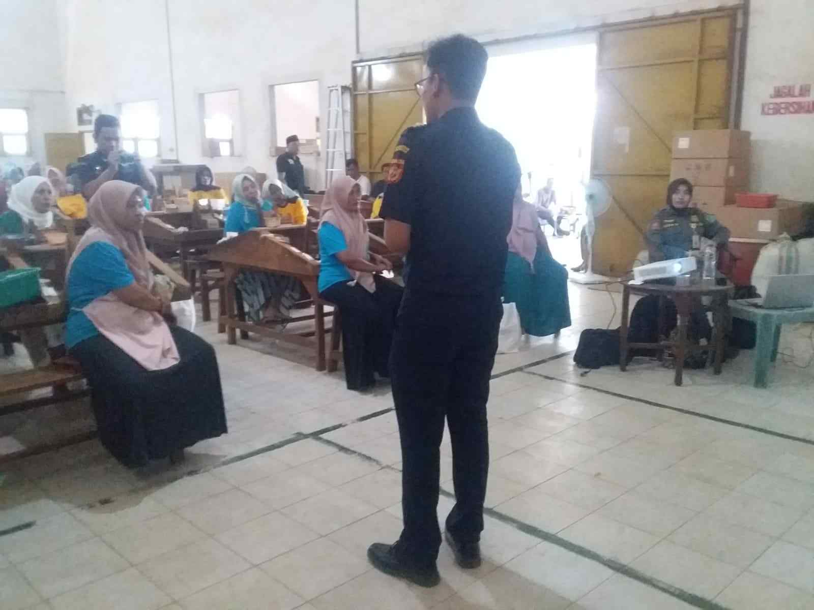 Berantas Penyebaran Rokok Ilegal, Satpol PP Pamekasan Gelar Sosialisasi