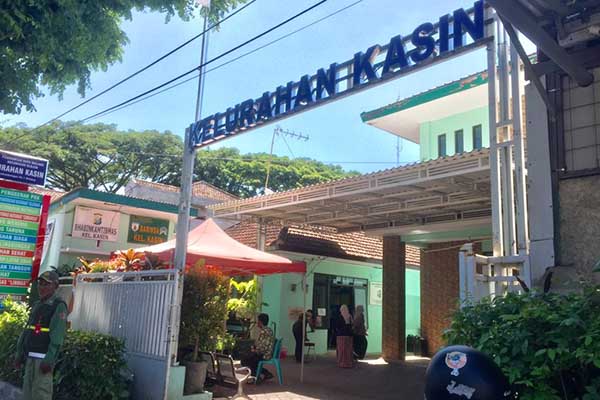 Suasana Kantor Kelurahan Kasin saat Bulan Timbang. (ws9) - Bulan Timbang, Komitmen Pj Wali Kota Turunkan Angka Stunting di Kota Malang
