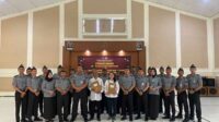 WBP yang beragama Nasrani di Rumah Tahanan Negara (Rutan) Kelas IIB Situbondo Kanwil Kemenkumham Jatim, pada Senin (25/12/2023). (Seru.co.id/fin) - Hari Raya Natal 2023, Dua Warga Binaan Rutan Situbondo Peroleh Remisi Khusus