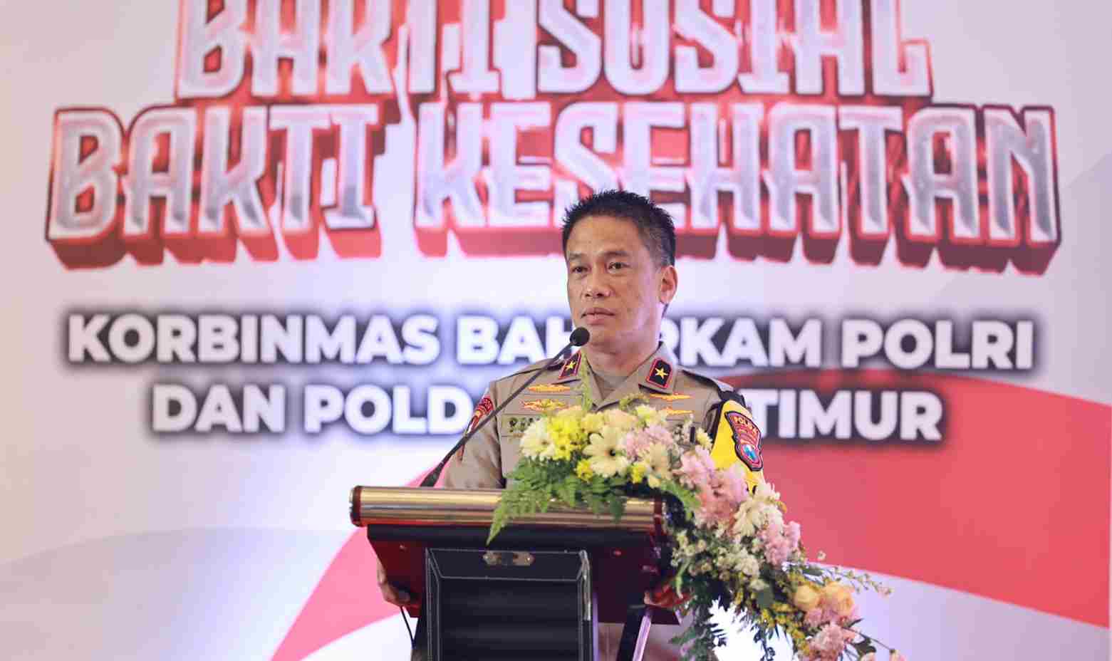 Polda Jatim Bersama Korbinmas Baharkam Polri Gelar Bakti Sosial
