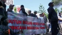 Dihantui Banjir Sejak 2015, Warga Desa Bumiaji Geruduk Gedung DPRD Kota Batu