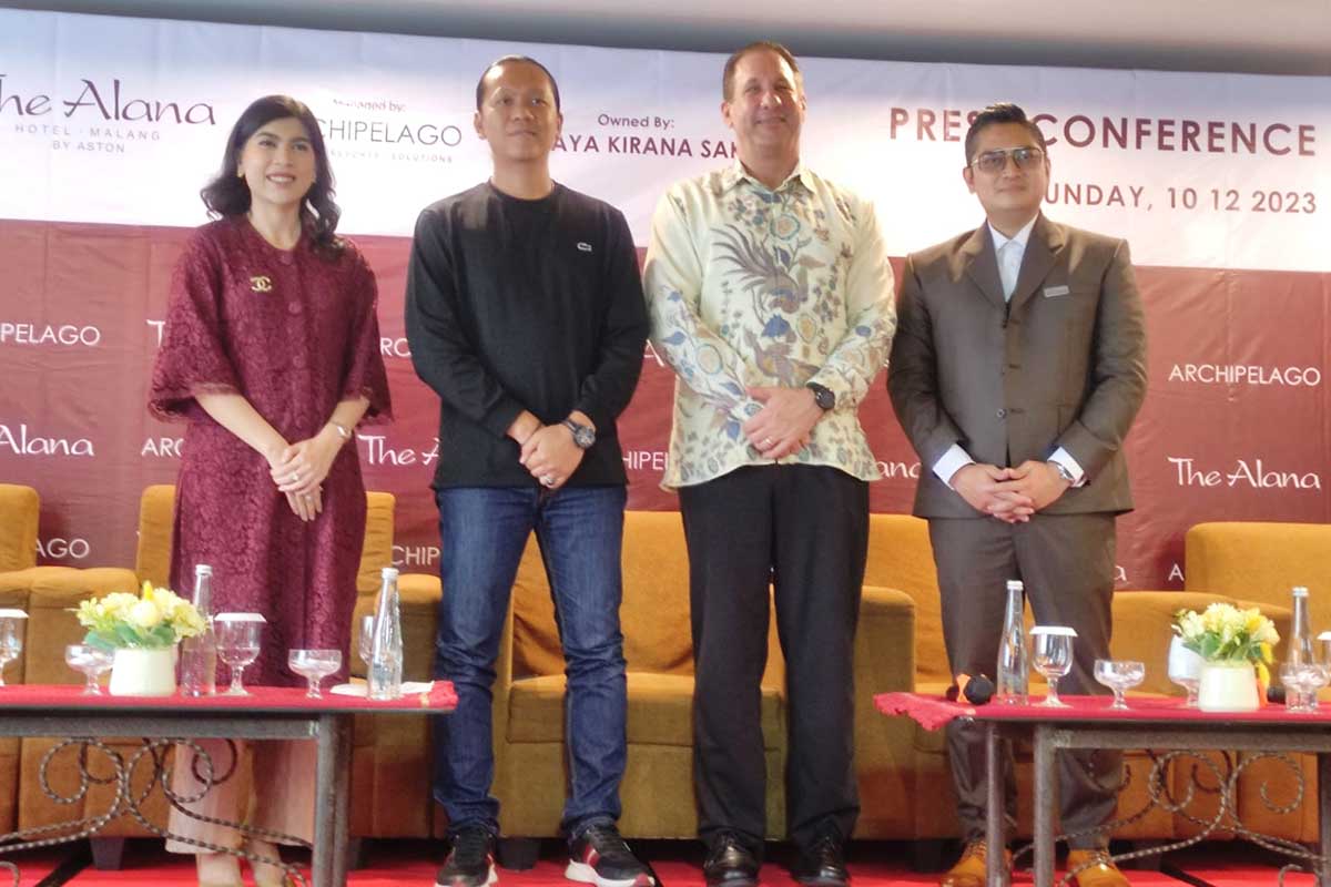 (kiri-kanan) Zita Hanna Mariska, Gagah Wibowo, Winston Hanes dan Sistho A SHRESTO, usai preskon. (rhd) - Archipelago International Launching The Alana Hotel Malang, Usung Smart Room Dukung UMKM