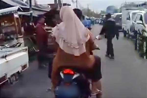 Aktivitas bongkar muat dan parkir penyebab kemacetan di Pasar Gadang. (ist) - Revitalisasi Pasar dan Kemacetan Kota Malang, Kadiskopindag: Perlu Kajian Bersama