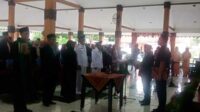 Bupati Situbondo, Karna Suswandi saat lakukan pelantikan dan pengambilan Sumpah dan jabatan Pejabat eselon II dan Eselon III di Pendopo Aryo Situbondo. (Seru.co.id/aza) - Bupati Situbondo Lantik 42 Pejabat Eselon II dan Eselon III di Lingkungan Pemkab