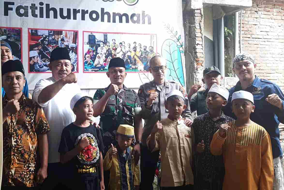 Babinsa Buring Monitoring dan Pengamanan Khitanan Massal Yayasan Fatihurrohmah