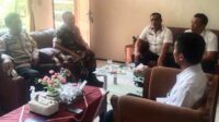 Babinsa Koramil 0833/03 Blimbing komsos tingkatkan keamanan di wilayah Polowijen. (ist) - Babinsa Koramil 0833/03 Blimbing Komsos Tingkatkan Keamanan di Wilayah Polowijen