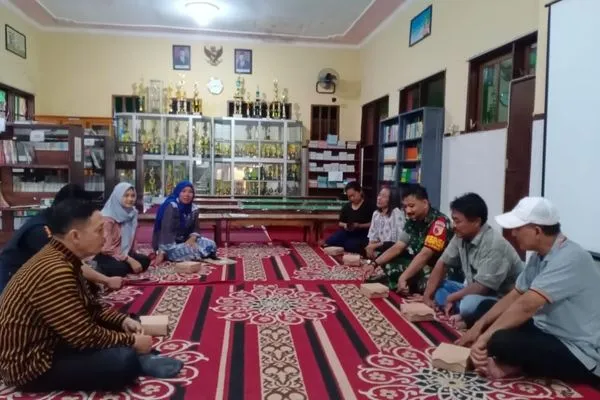 Babinsa Sukun Hadiri Rapat Penertiban PKL SDN 1 Gadang
