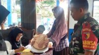 Babinsa Sukun pendampingan PIN Polio balita Bandungrejosari. (ist) - Babinsa Sukun Pendampingan PIN Polio Balita Bandungrejosari