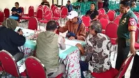 Babinsa Sukun Pendampingan Pendistribusian Sertifikat PTSL Warga Bandulan