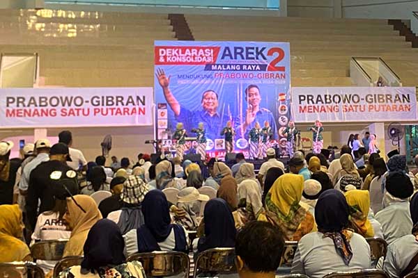 Deklarasi dan Konsolidasi AREK2 Pemenangan Paslon nomor urut 02 di GOR Ken Arok. (ws9) - AREK2 Deklarasi dan Konsolidasi Pemenangan Prabowo-Gibran, Klaim 6.000 Peserta