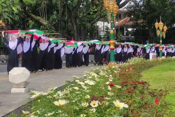 Peringati 100 Hari Genosida, Warga Malang Raya Aksi Bela Palestina