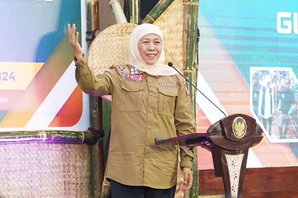 Gubernur Jatim, Khofifah Indar Parawansa saat menutup kegiatan DiLA. (ist) - Antisipasi Cuaca Buruk Saat Pencoblosan, Khofifah: Ruang Kelas Bisa Jadi Pilihan