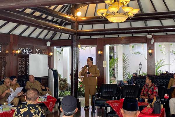 Kadis DPUPR-PKP Kota Malang menjelaskan kronologi dan permasalahan PSU PCP 2. (ws9) - Tak Serahkan PSU, Pemkot Malang Menindaklanjuti Pengembang Puri Cempaka Putih 2