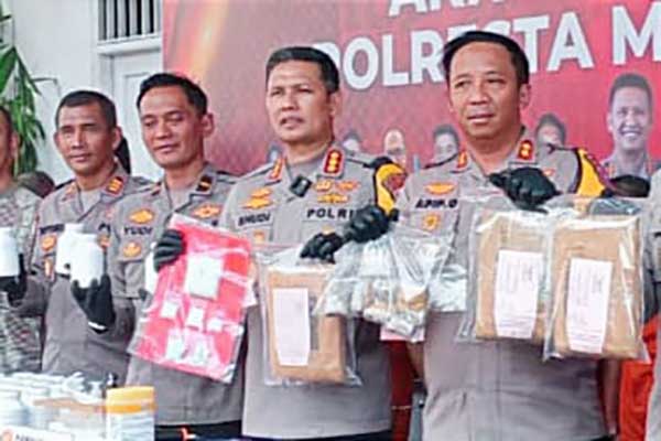Kapolresta Makota saat rilis beberapa waktu lalu. (ist) - Kapolresta Makota Ultimatum Oknum BEM Nusantara Jatim Terkait Demo Depan Mapolresta