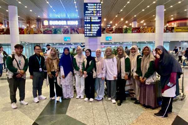 Keberangkatan mahasiswa pengabdian masyarakat UIN ke Malaysia. (ist) - UIN Malang Gelar Pengabdian Masyarakat Internasional di Malaysia