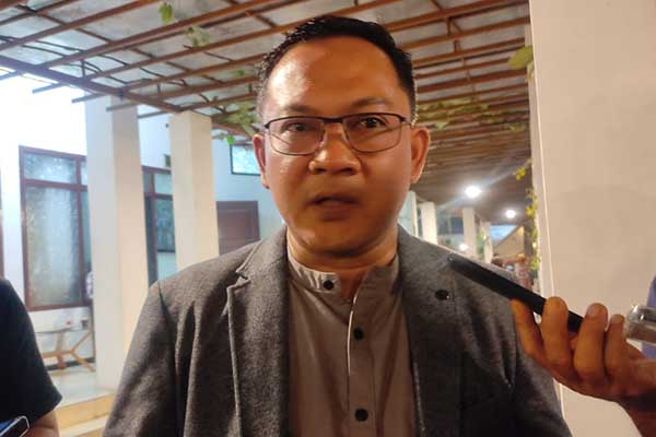 Kepala Bapenda, Dr Handi Priyanto MSi, menjawab pertanyaan awak media. (rhd) - Usung Spirit 2024, Pemkot Malang dan Bapenda Apresiasi Kelurahan dan Kecamatan Lunas PBB