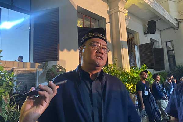 Kepala DLH Noer Rahman Wijaya di temui saat wawancara di Balai Kota Malang. (ws9) - DLH Kota Malang Tingkatkan Pendapatan Melalui Produk Pengelolaan Persampahan