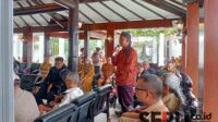 Ketua RW 06 Kelurahan Gading Kasri sampaikan keluhan banjir kepada Pj Wali Kota Malang. (Seru.co.id/ws10) - Warga Gading Kasri Mengadu Soal Banjir ke Pj Wali Kota Saat Ngombe