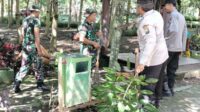 Koramil Lowokwaru bersama POLRI dan warga karya bakti bersihkan lingkungan. (ist) - Koramil Lowokwaru Bersama POLRI dan Warga Karya Bakti Bersihkan Lingkungan