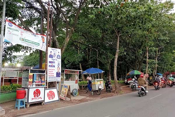 Para PKL sore hari di taman Merjosari. (Seru.co.id/ws10) - Liburan Kuliah Pengaruhi Perputaran Ekonomi di Kota Malang