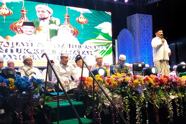 Pembacaan 1 miliar dzikir basmalah oleh peserta terbanyak tersebut resmi tercatat di museum rekor dunia Indonesia ke-11.491. (Seru.co.id/mzm) - Jumlah Peserta Pembacaan Dzikir Basmalah di Situbondo Pecahkan Rekor MURI