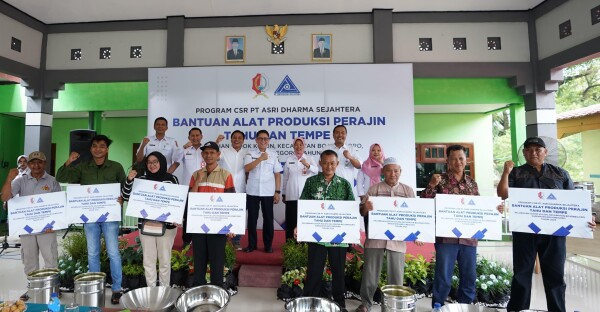 Pemkab Bojonegoro dan PT ADS Serahkan Bantuan Alat Produksi Tahu Tempe