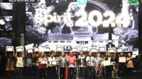 Penghargaan kepada Camat, Lurah dan RW yang lunas PBB saat Gebyar Sadar Pajak Tahap II. (rhd) - Usung Spirit 2024, Pemkot Malang dan Bapenda Apresiasi Kelurahan dan Kecamatan Lunas PBB