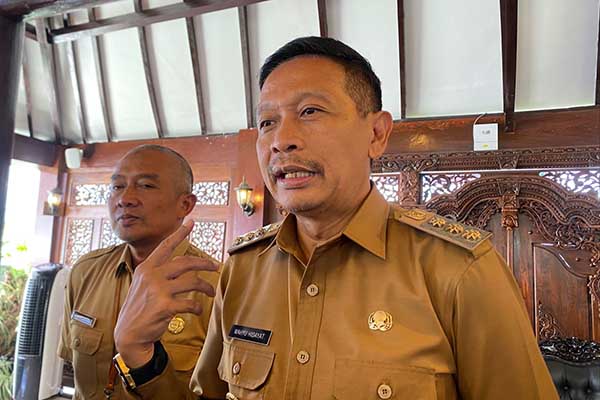 Pj Wali Kota Malang, Dr Ir Wahyu Hidayat MM. (ws9) - Begini Alasan Pemkot Malang Tolak Usulan DPRD Bebas Pajak Dibawah Rp30.000