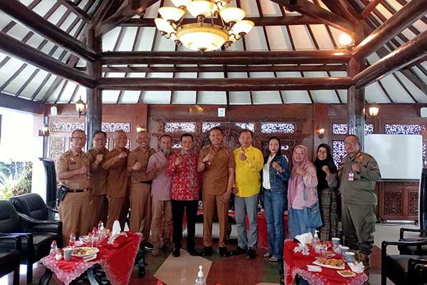 Pj Wali Kota Malang bersama APBM Retawu Wilis. (ws10) - APPM Retawu Wilis Temui Pj Wali Kota Saat Ngombe
