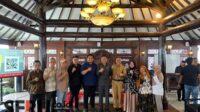 Pj Wali Kota Malang bersama OPD dan masyarakat Kota Malang dalam program Ngombe di Balai Kota Malang. (ws9) - Pj Wali Kota Malang Evaluasi Program Ngombe, Beberapa Miskomunikasi