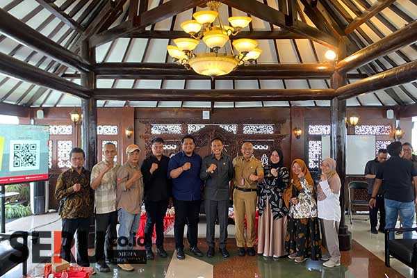 Pj Wali Kota Malang bersama OPD dan masyarakat Kota Malang dalam program Ngombe di Balai Kota Malang. (ws9) - Pj Wali Kota Malang Evaluasi Program Ngombe, Beberapa Miskomunikasi