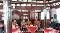 Pj Wali Kota Malang mencatat berbagai keluhan dari masyarakat. (Seru.co.id/ws10) - Pj Wali Kota Malang Terima Curhatan dari Berbagai Lapisan Masyarakat