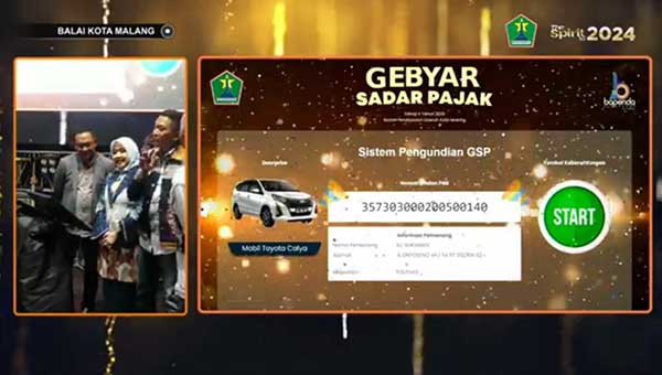 Pj Wali Kota Malang mengundi hadiah utama Gebyar Sadar Pajak Tahap II. (ws9) - Usung Spirit 2024, Pemkot Malang dan Bapenda Apresiasi Kelurahan dan Kecamatan Lunas PBB