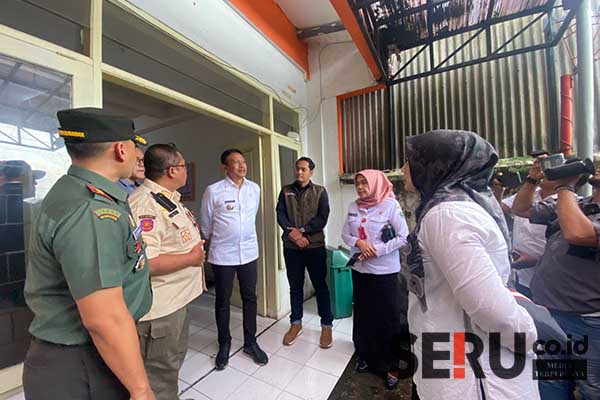 Pj Wali Kota Malang tinjau kesiapan Bawaslu. (ws9) - Tinjau Kesiapan Bawaslu, Pj Wali Kota Malang: Progres Cukup Baik