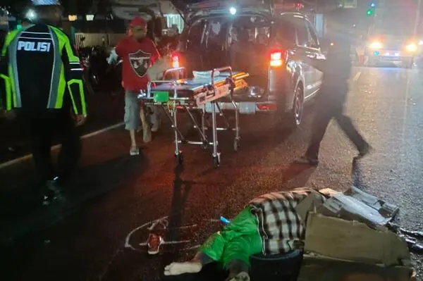 Menyalip Truk Gandeng, Pengendara Roda Dua Meninggal Tertabrak