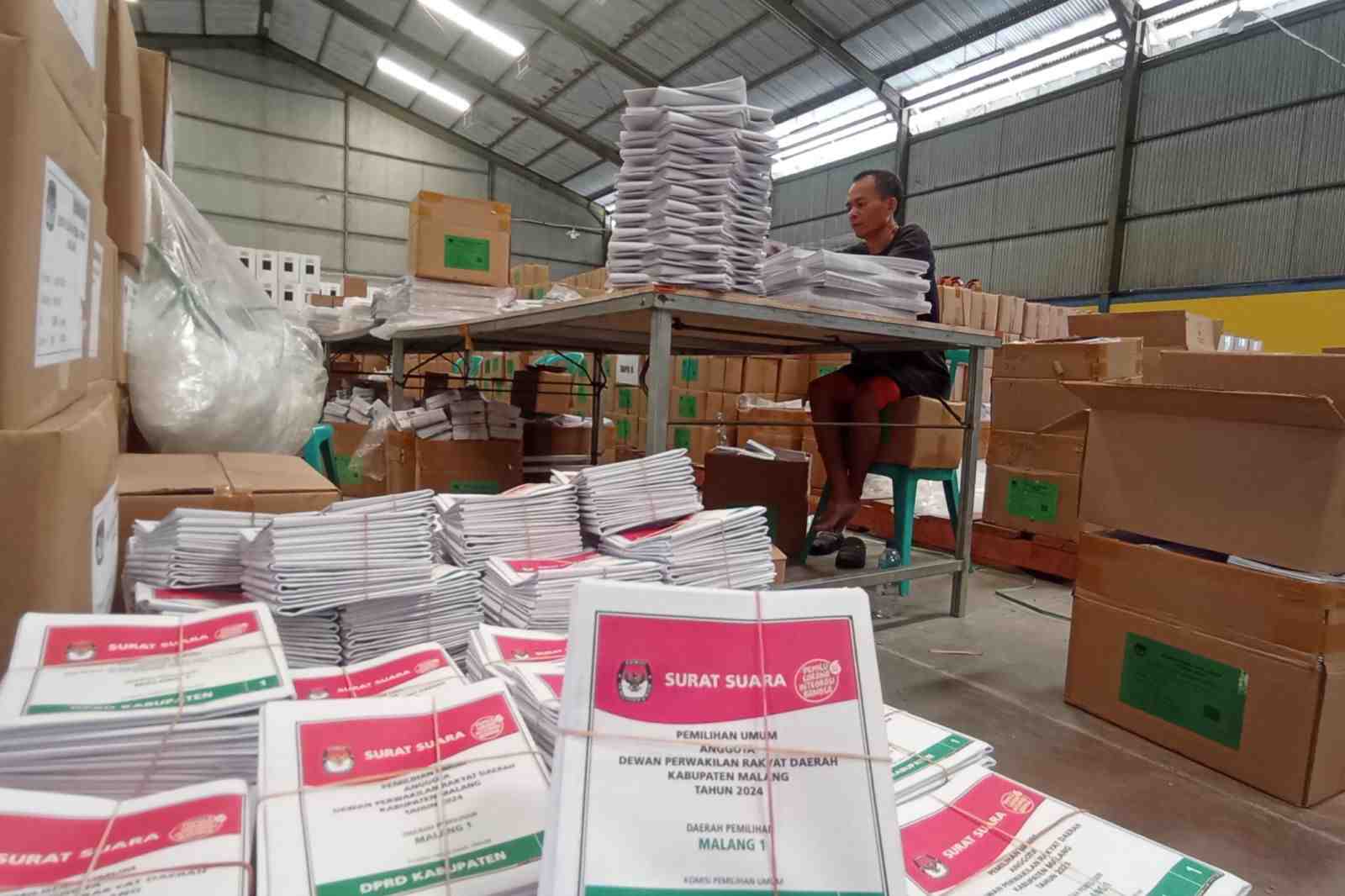 Ratusan Surat Suara Rusak, KPU Kabupaten Malang Meminta Pengganti
