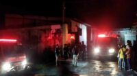 Gudang Plastik di Ampeldento Pakis Terbakar