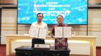 Rektor UB dan Pj Kabupaten Barito Selatan menunjukkan MoU. (ist) - UB Jalin Kerjasama dengan Pemkab Barito Selatan, Tingkatkan SDA dan SDM