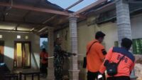 Salah satu kondisi rumah warga usai diterjang angin kencang di Palengaan, Pamekasan. (Seru.co.id/udi) - Angin Puting Beliung Terjang Rumah Warga, BPBD Pamekasan Catat 40 Rumah Rusak