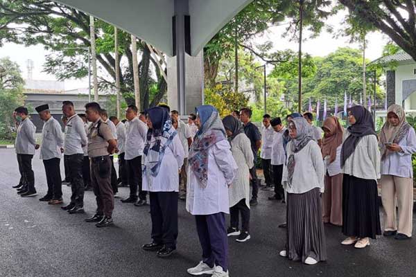 Staf dan tenaga pendidik UIN Maliki Ibrahim dalam apel. (ist) - UIN Ajak Civitas Akademika Tingkatkan Kualitas Lembaga Pendidikan dengan Kesadaran Spiritual