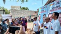 Tim Relawan membagikan di beberapa titik yaitu Panji Kidul, Kesambirampak, Ardirejo, Perempatan Kalbut, Juglengan. (Seru.co.id/aza) - Tim Relawan Nasional Prabowo Gibran Bagikan Makan Siang Gratis di Situbondo