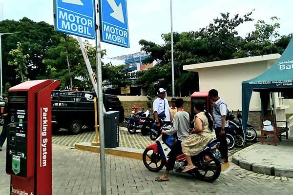 Uji Coba Gate Parkir Pasar Induk Among Tani Kota Batu. (ist) - Hari Pertama Uji Coba Gate Parkir Pasar Among Tani, Masih Ada Sejumlah Kendala