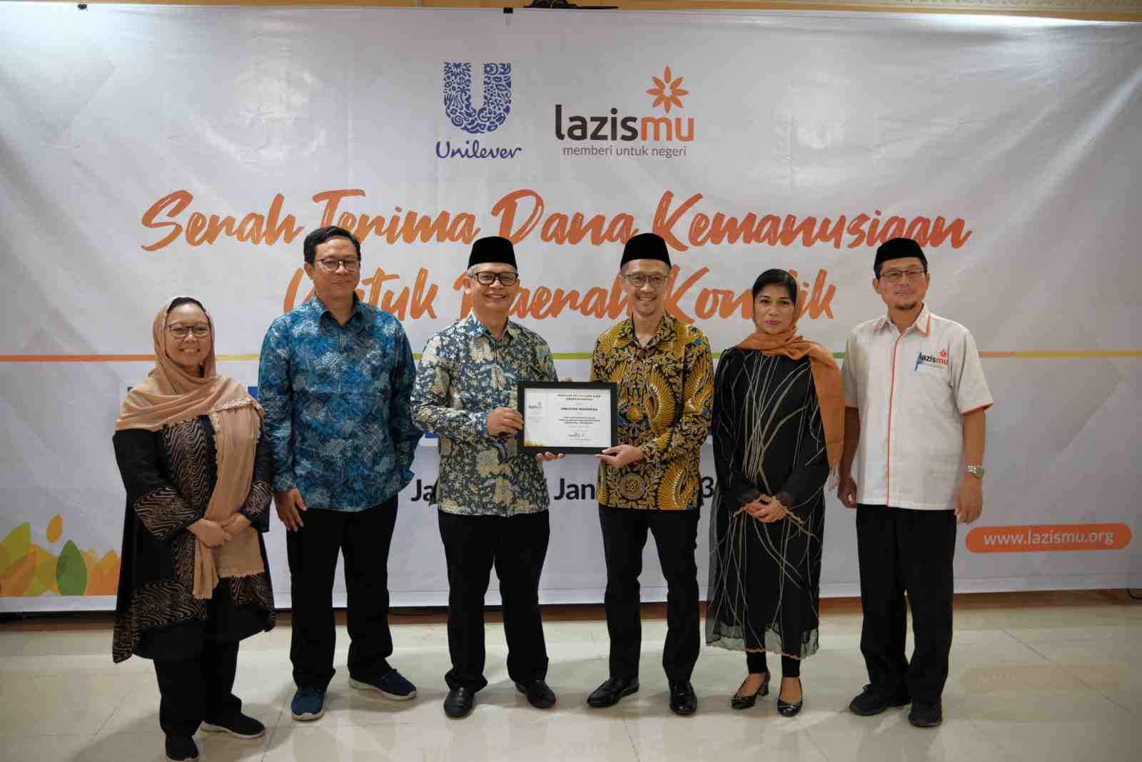 Unilever Serahkan Bantuan Rp1,5 Miliar ke Lazismu untuk Korban Konflik Kemanusiaan